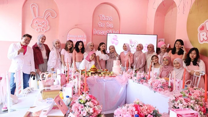 Pink Rabbit Hadirkan Lensa Kontak Berteknologi