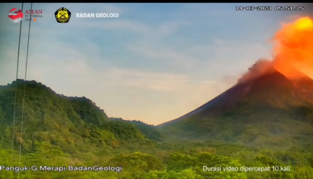 Gunung Merapi Kembali Erupsi, Tiga Desa di Klaten Diterjang Hujan Abu Vulkanis