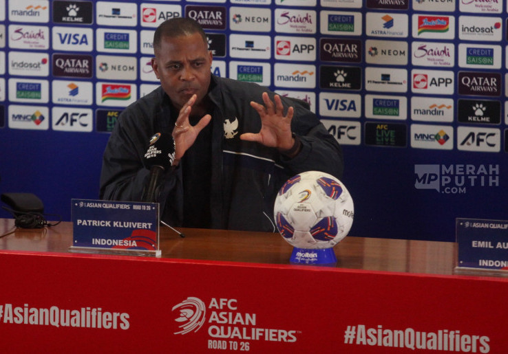 7 Penyelamatan Maarten Paes dan Aksi Ole Romeny Berujung Pinalti Curi Perhatian Kluivert
