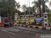 Karangan Bunga Mulai Penuhi Rumah Dinas Ridwan Kamil