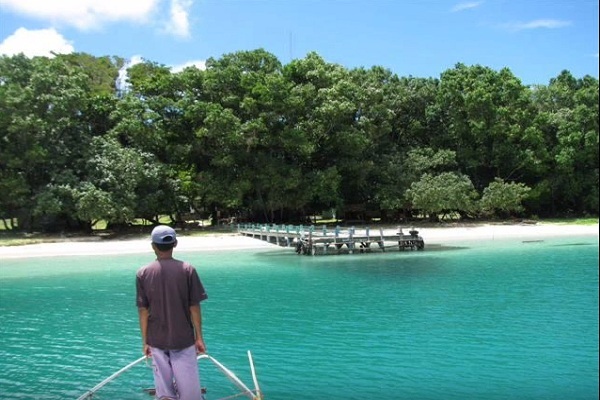 Pengunjung sebelum turun di Pulau Peucang, Taman Nasional Ujung Kulon, Kabupaten Pandeglang, Banten. (Foto: Screenshot Youtube)