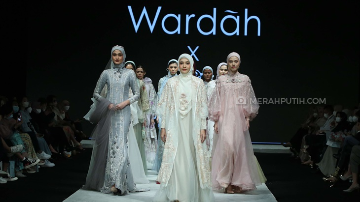 Inspirasi Memadukan Busana dan Make Up Ramadan di IFW 2022