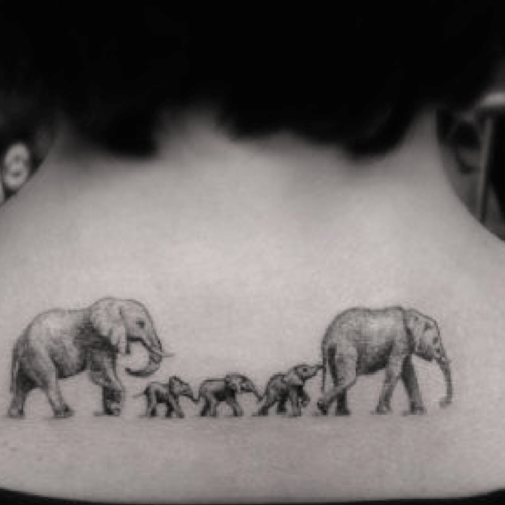 Tato kumpulan gajah melambangkan kekuatan sebagai seorang perempuan. (Foto OnPoint Tattoos)