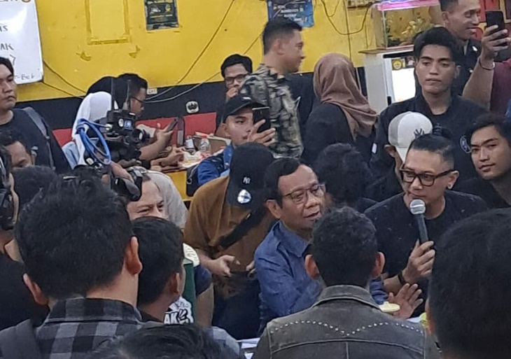 Mahfud MD Blusukan ke Warkop Surabaya