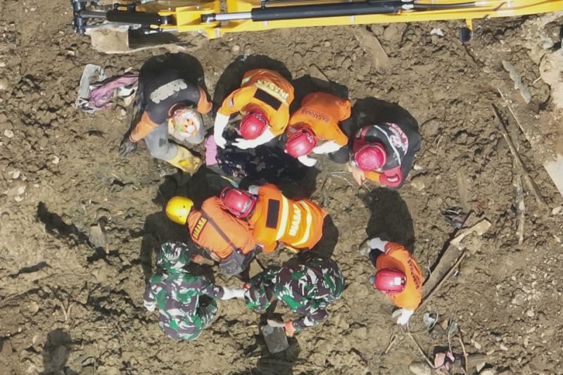 Tim SAR Hentikan Pencarian Korban Longsor di Banjarnegara, 11 Orang Masih Hilang