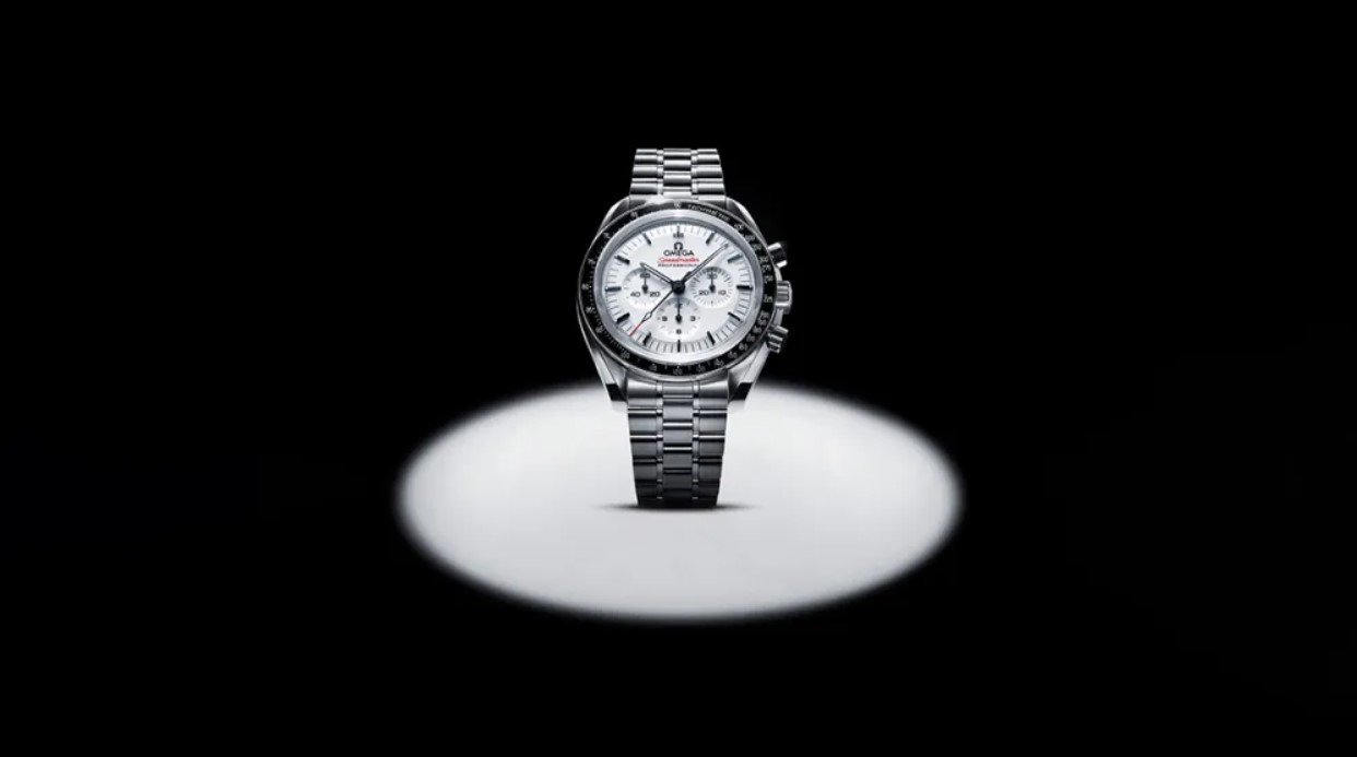 Omega Rilis Speedmaster Moonwatch Baru dengan Dial Putih