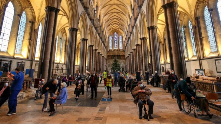 Katedral Salisbury Dijadikan Lokasi Vaksinasi COVID-19