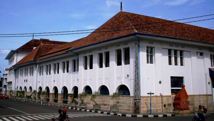 Wisata Sejarah Kota Tua Cirebon di Sekitar Gedung BAT
