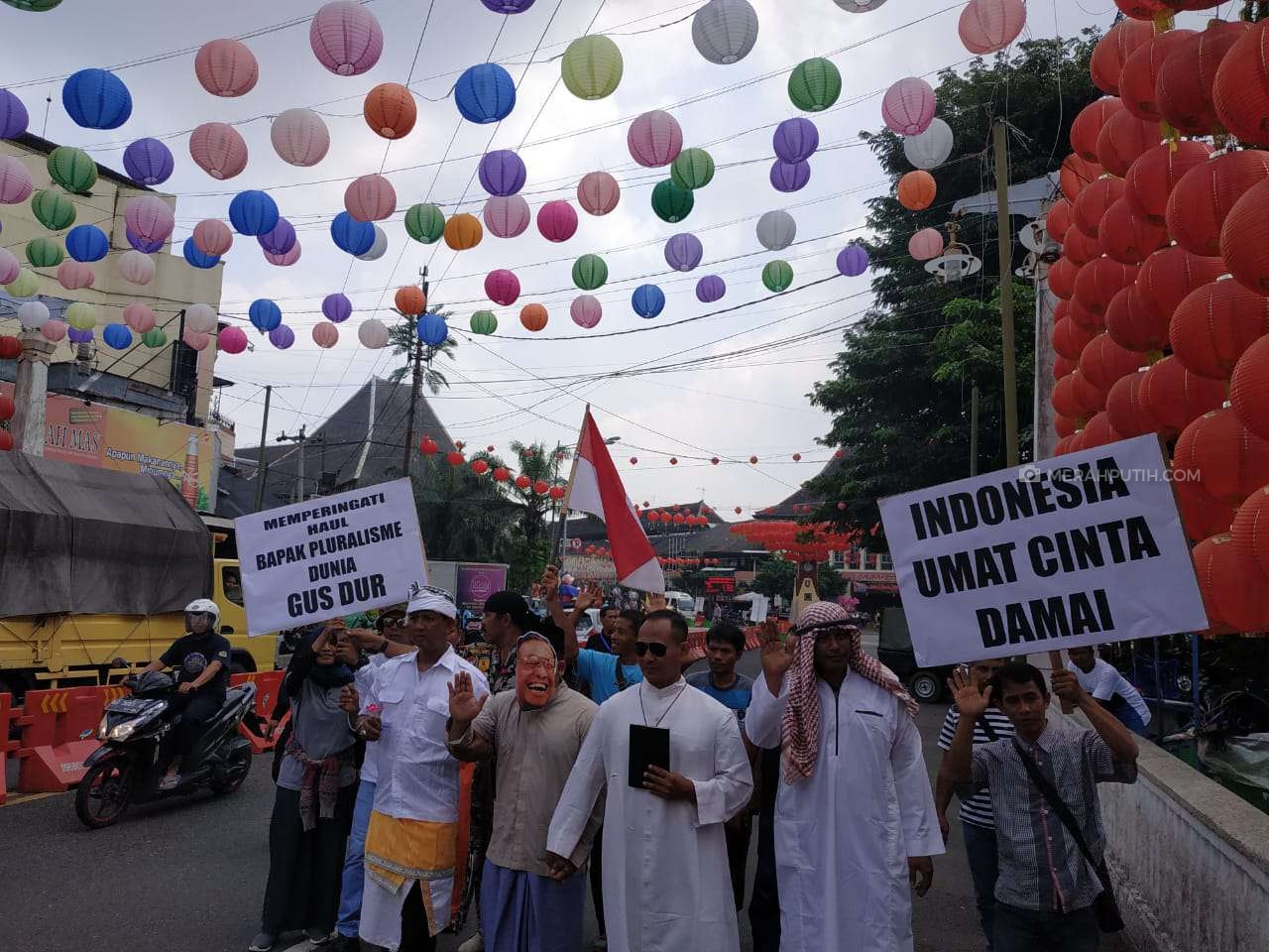 'Gus Dur' dan Pemuka Agama di Solo Adakan Aksi Damai di Pasar Gede
