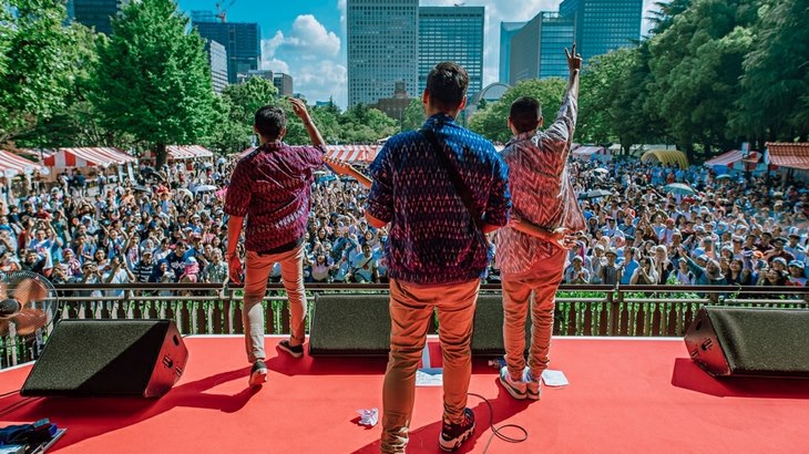 Diterpa Badai, Fans Jepang Setia Menonton Penampilan RAN