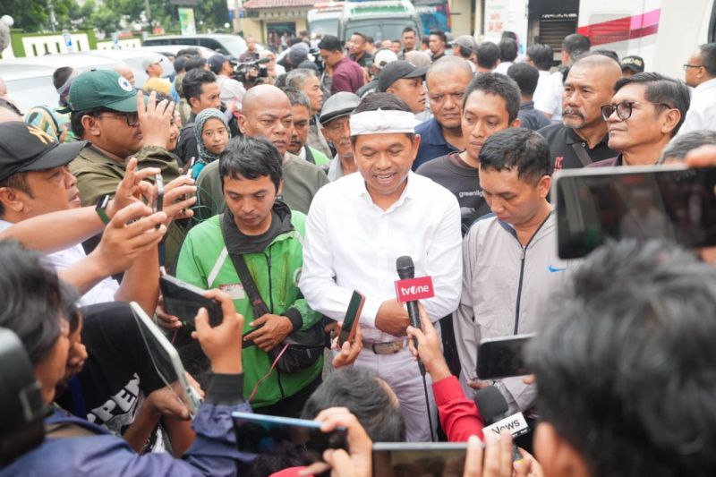 Rapat di DPR, Dedi Mulyadi Disebut 'Gubernur Konten'