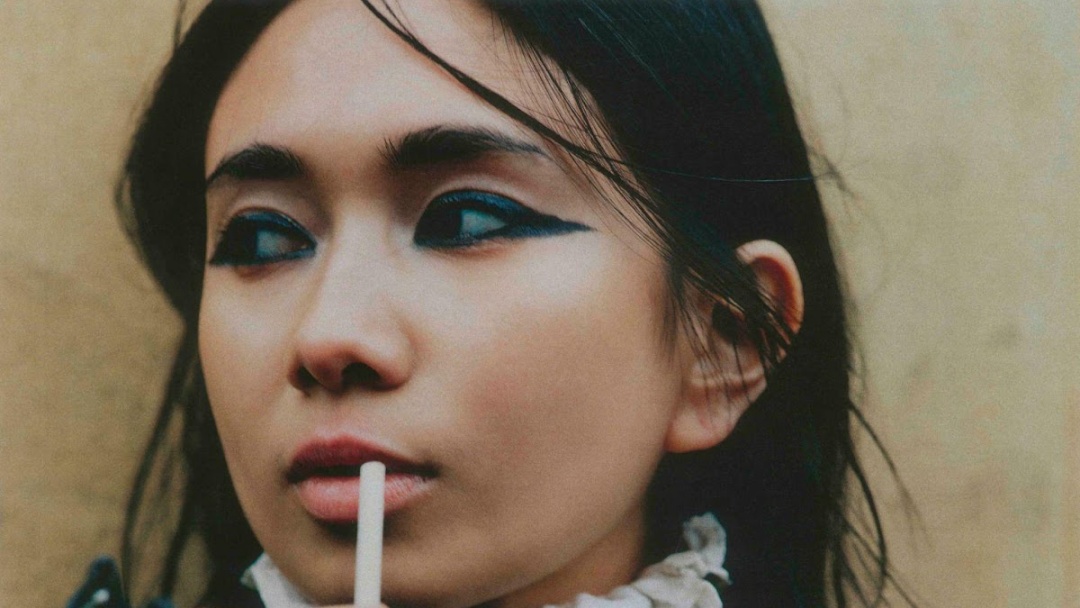 NIKI Umumkan Tur Dunia untuk Perayaan Album Terbaru 'Buzz'