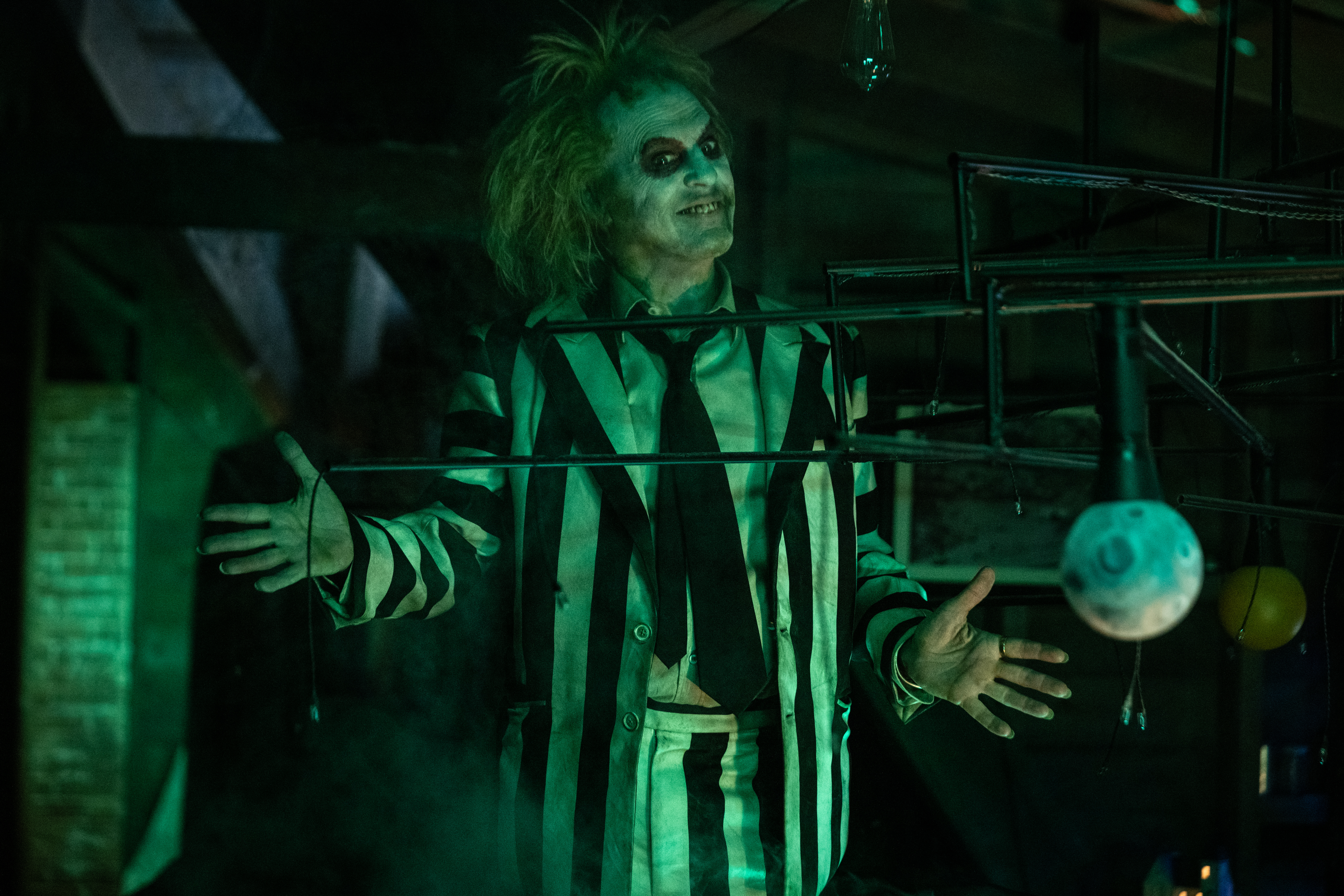 Alasan Tim Burton Tidak Libatkan Baldwin dan Davis di 'Beetlejuice 2'