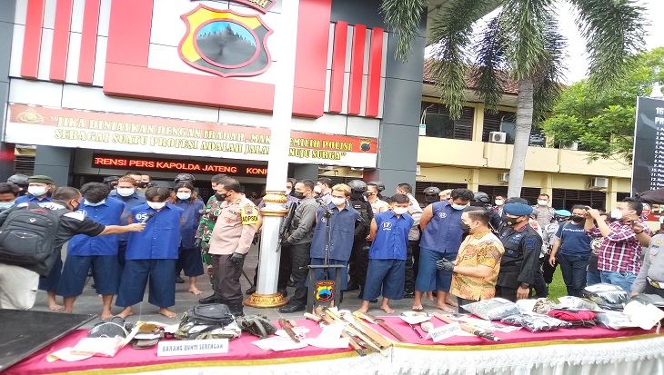 Kapolda Jawa Tengah Irjen Ahmad Luthfi memimpin konferensi pers kasus premanisme di Mapolresta Surakarta, Jumat (26/2). (MP/Ismail)