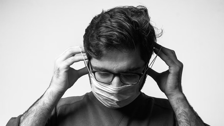 Tetap Pakai Masker dan Cukupi Asupan Air selama Musim Liburan