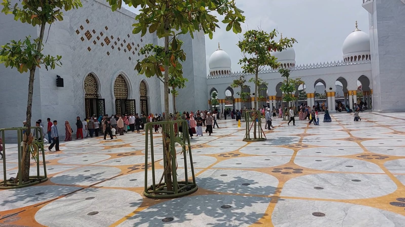 Pekerja Masjid Sheikh Zayed Solo Mengeluh Gaji Tak Sesuai UMK dan Telat Dibayar
