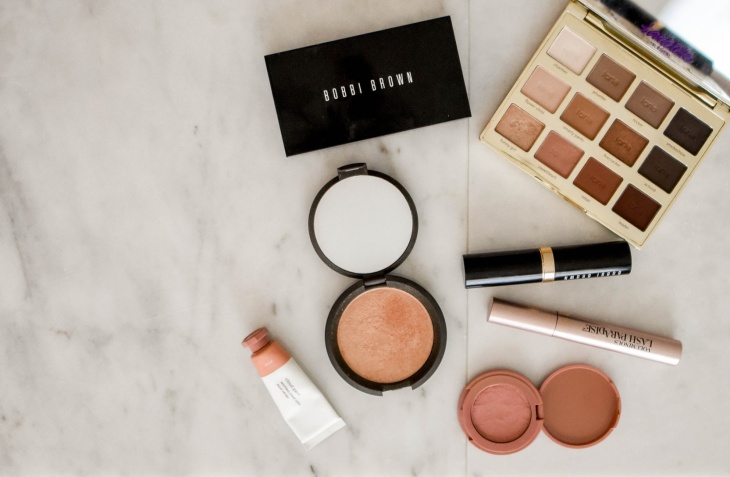 Zoom Meeting Tanpa Makeup, Santai Aja