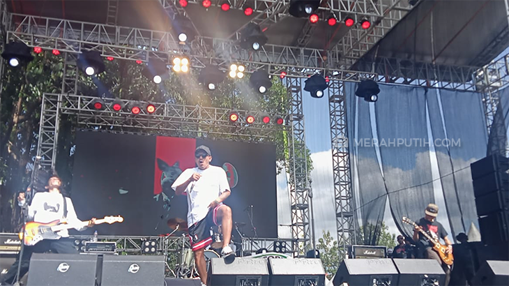 Tampil Buas, Serigala Malam Buka Rock In Solo