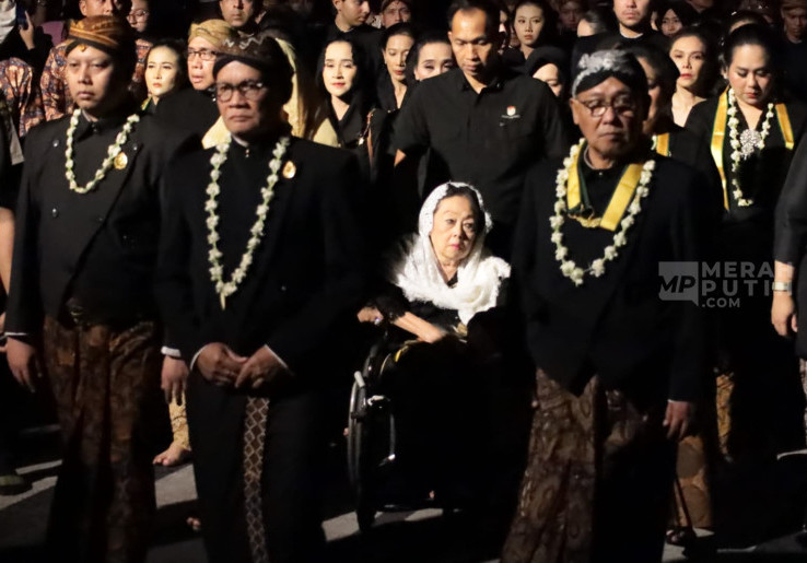 Kirab Pusaka Malam 1 Suro Mangkunegaran, Cucu Bung Karno Tampil sebagai Cucuk Lampah