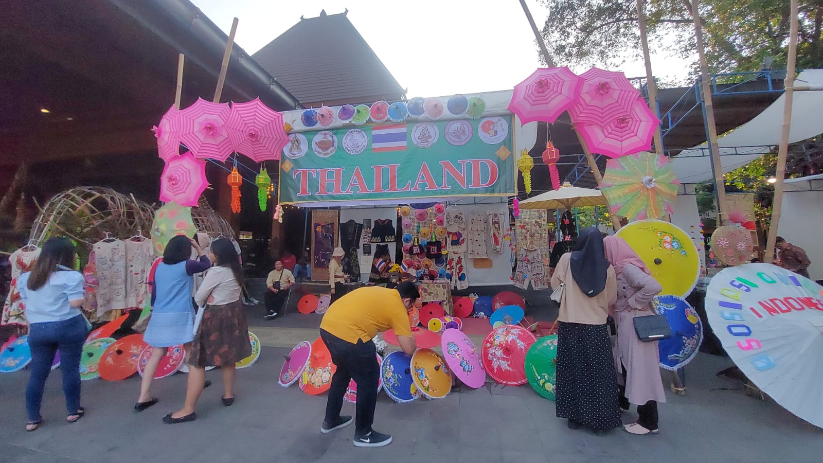 Ribuan Payung Dipamerkan di Balai Kota Solo