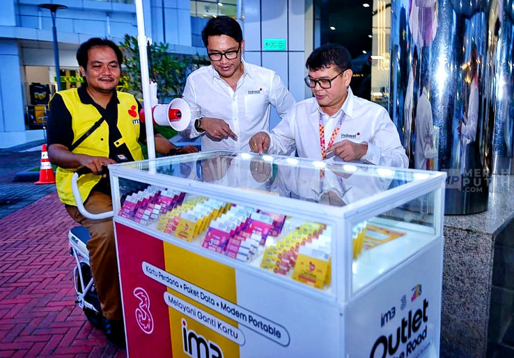 Dukung Mobilitas Ramah Lingkungan, Indosat Serahkan Sepeda Listrik Oling bagi Mitra Outlet 