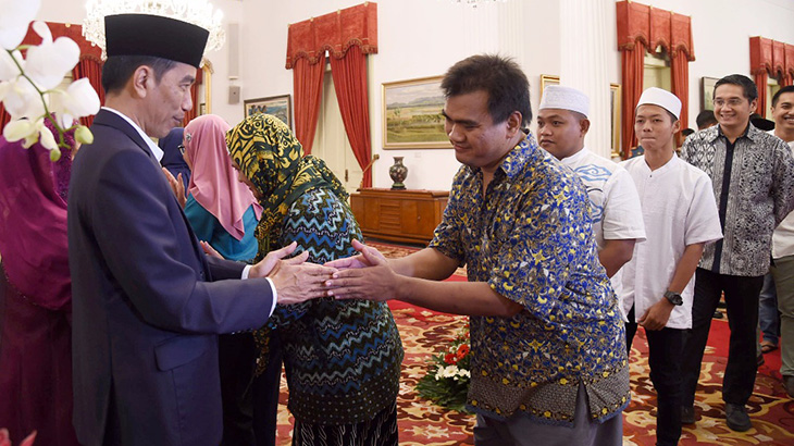 Antusiasme Warga Hadiri Open House Pertama Presiden Jokowi