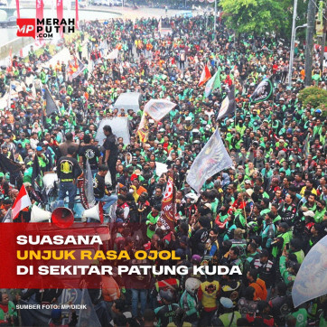 Suasana Unjuk Rasa Ojol di Sekitar Patung Kuda