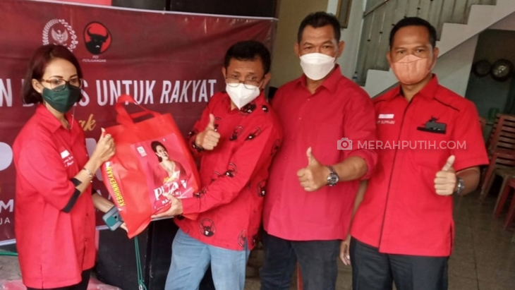 Anggota DPR Dapil 5 Jateng Bagikan Beras Bergambar Puan Maharani