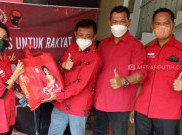 Anggota DPR Dapil 5 Jateng Bagikan Beras Bergambar Puan Maharani