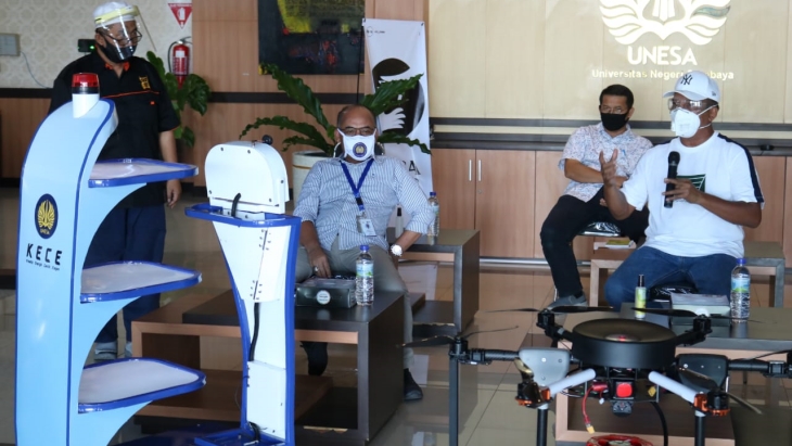 UNESA Bikin Robot Multifungsi Tangani Pasien COVID-19