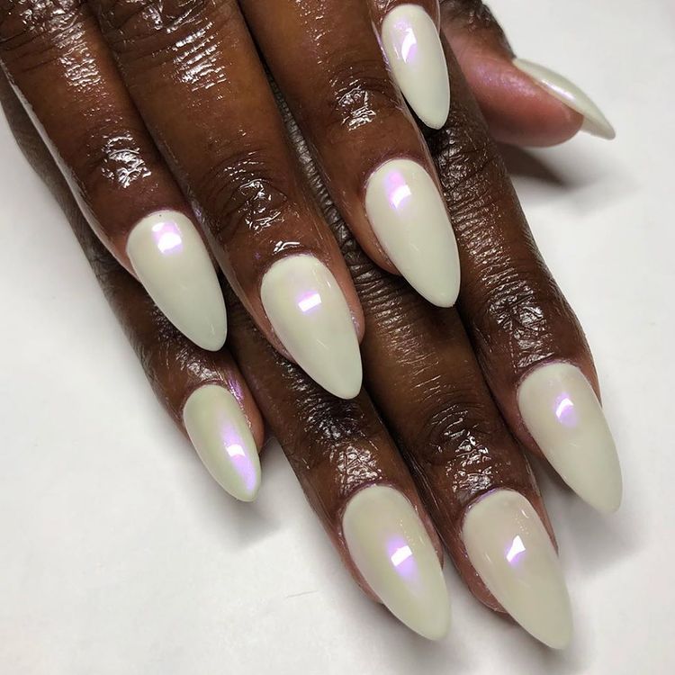 Memberikan kesan yang elegan.  (Foto instagram/nail_Swag)