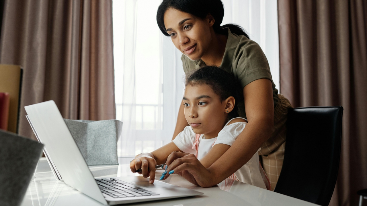 Parents, Dahulukan Literasi Digital sebelum Izinkan Anak Akses Internet
