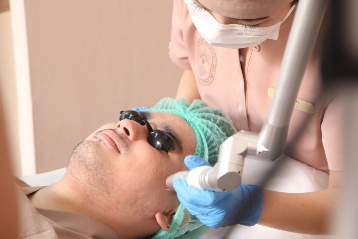 Skincare Saja Tidak Cukup, Atasi Permasalahan Kulit dengan Perawatan Klinis