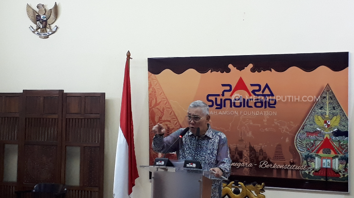 Wakil Presiden keenam Indonesia Try Sutrisno di Kantor PARA Syndicate. (MP/Ponco Sulaksono)