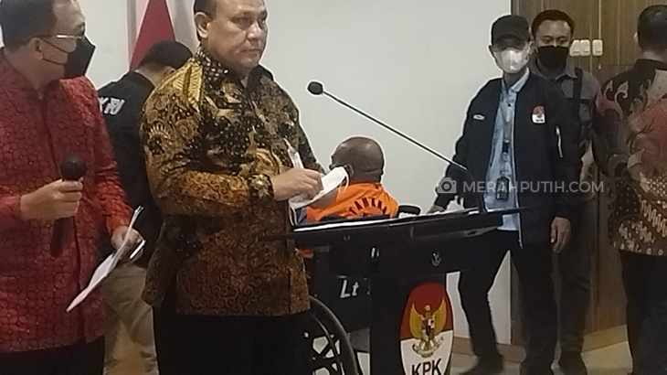 KPK Sita Emas Batangan dan Kendaraan Mewah Lukas Enembe