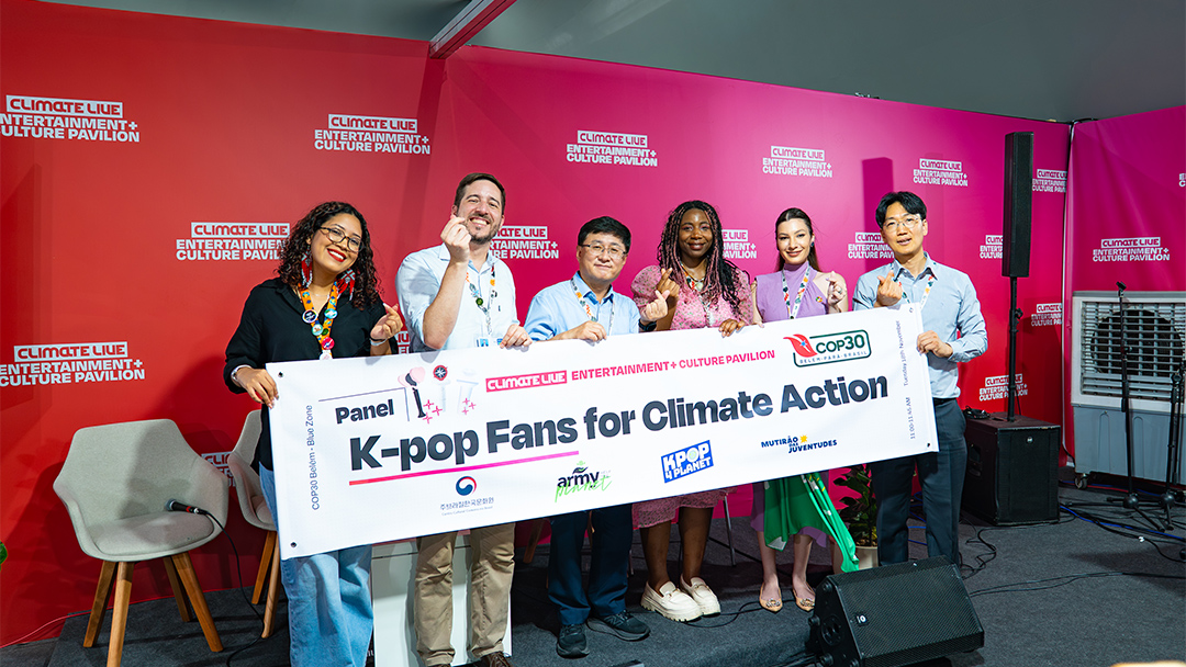 Penggemar K-Pop Curi Perhatian di COP30 Brasil, Tunjukkan Aksi Peduli Iklim  