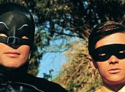 Kostum klasik Batman & Robin Dilelang Seharga 2.8 Miliar