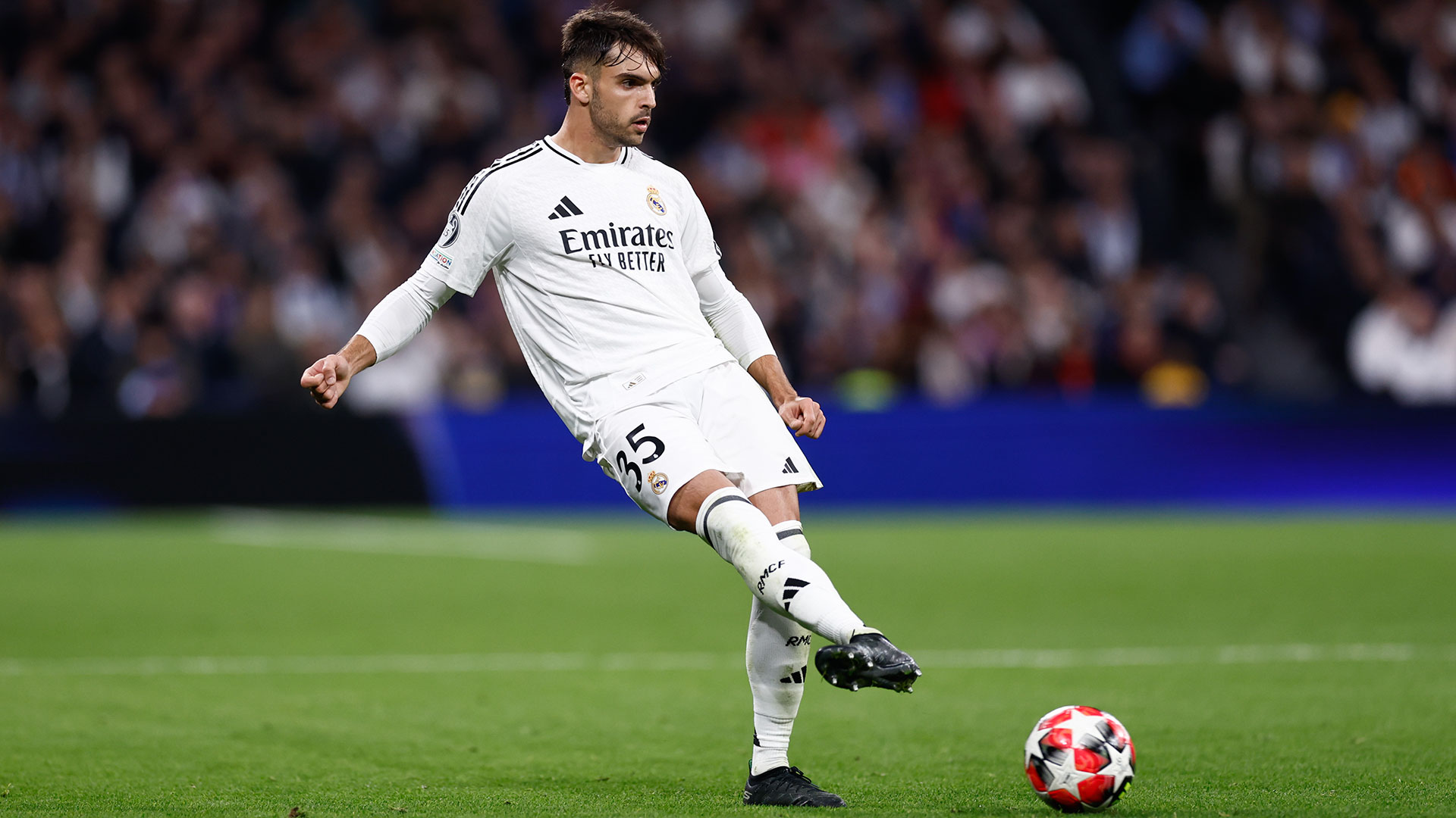 Raul Asencio Jalin Komunikasi dengan Arsenal Usai Jadi Cadangan Mati di Real Madrid