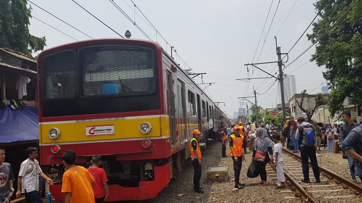 Analis Fakta Akan Gugat KRL dan PLN Sebesar Rp 5 Ribu