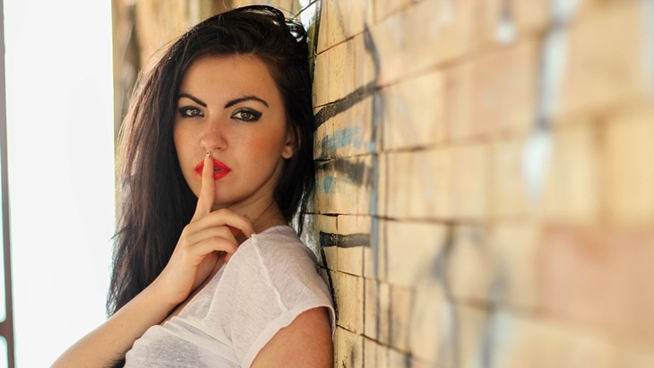 Berpakaian Seksi Bikin Orang Berpikir Kamu Tak Berpendidikan? Ini Penjelasan Psikolog