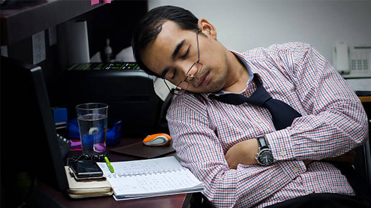 Pria Tidur Terlalu Dini Pertanda Penyakit