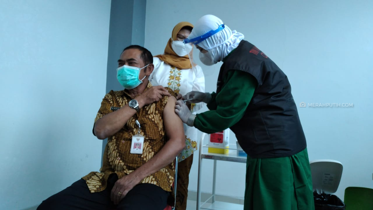 Vaksinasi Corona Lansia Dimulai, Wali Kota Solo Jadi Sasaran Pertama