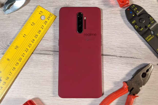 Realme X2 Pro Master Edition edisi "batu bata", kolaborasi dengan desainer Naoto Fukasawa (ANTARA/Nanien Yuniar) 