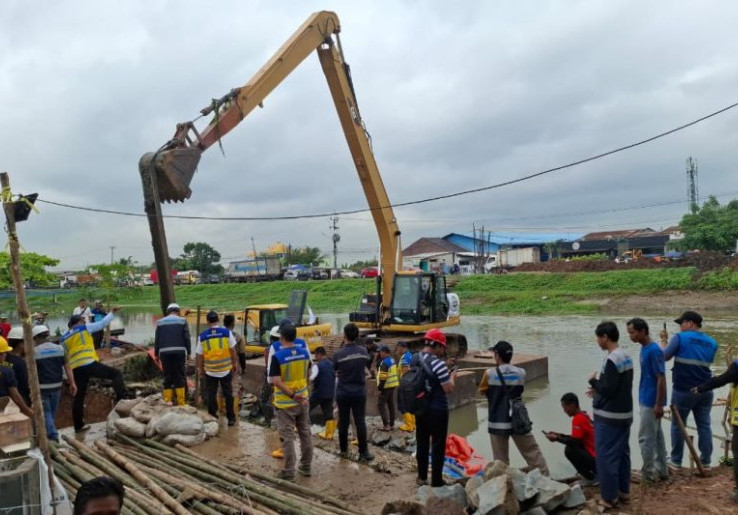 Tanggul Kalimalang Jebol, Jasa Tirta II Matikan 3 Pompa Air Bendung Curug