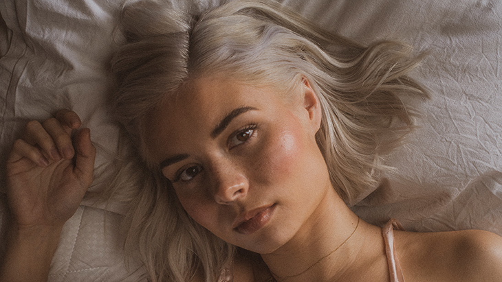 Argumentasi Gender Nina Nesbitt dalam 'Pressure Makes Diamonds'