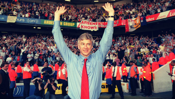 3 Hal yang Menjadi Ciri Khas Arsene Wenger di Pinggir Lapangan