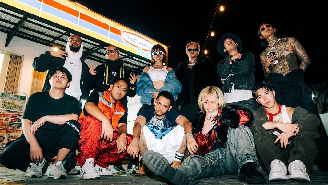 'Team Tomodachi - Indonesia Remix' Satukan 11 Rapper dalam Video Musik