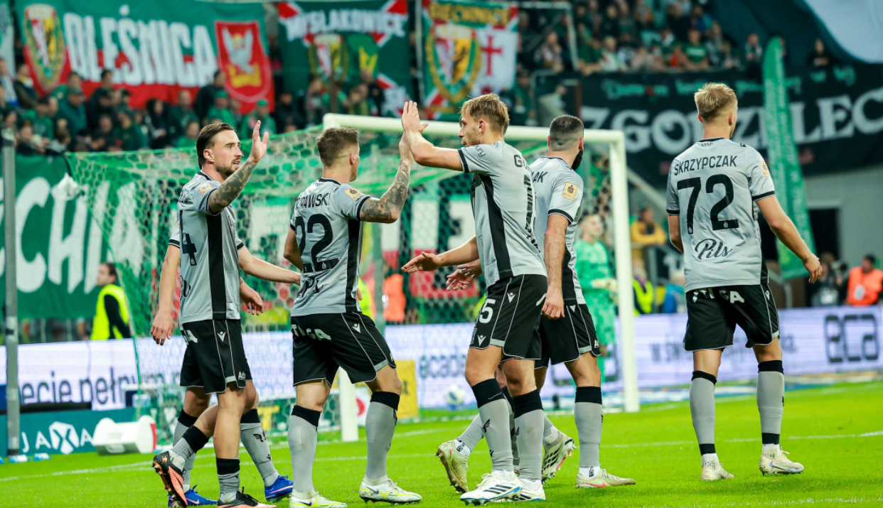 Prediksi Lech Poznan vs Bayer Leverkusen 15 Oktober 2026