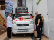 JHL Foundation Berikan Mobil Ambulance ke Yayasan Lentera Bersinar Indonesia