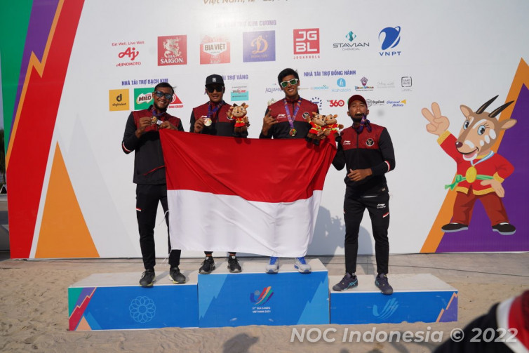 Timnas Voli Pantai Putra Indonesia meraih medali emas SEA Games 2021 Vietnam. (NOC Indonesia/MP Media/Louis Figo)